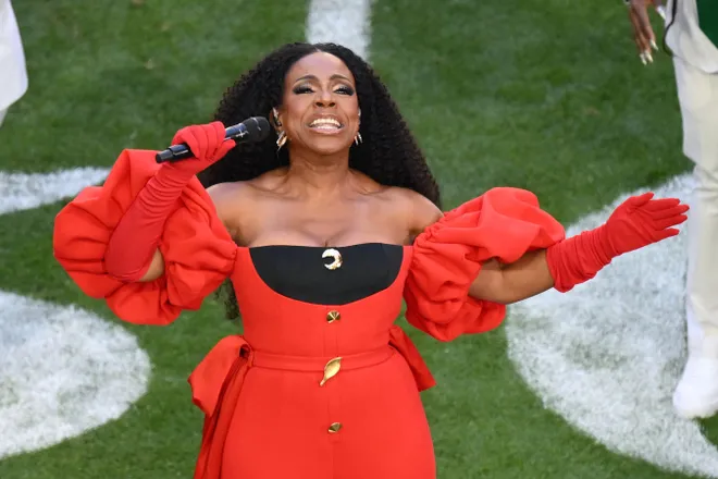 Sheryl Lee Ralph added theatrical flair to the Black national anthem “Lift Every Voice and Sing.”